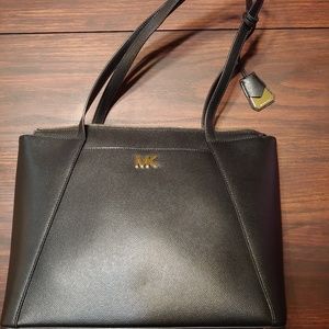 Bnwt Michael Kors shoulder bag Maddie